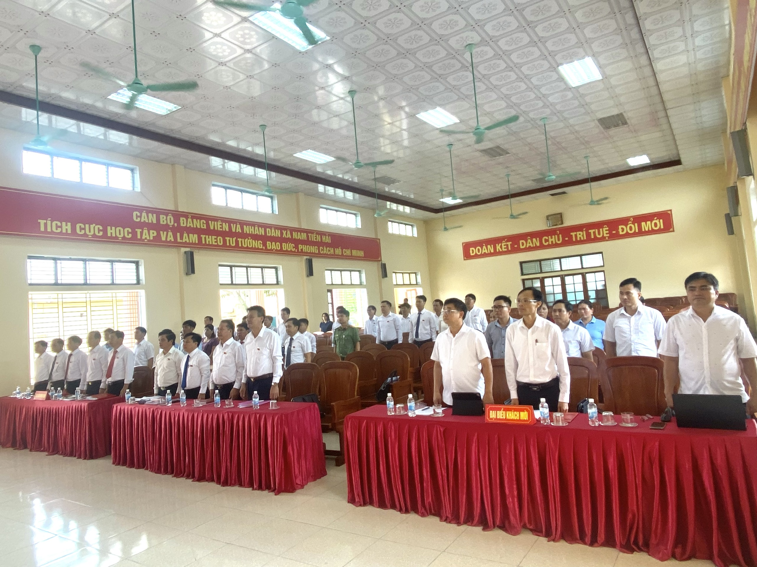 HỘI ĐỒNG NHÂN DÂN XÃ NAM TIỀN HẢI TỔ CHỨC KỲ HỌP THƯỜNG LỆ GIỮA NĂM 2026 KHOÁ II, NHIỆM KỲ 2026-2031: QUYẾT TÂM HOÀN THÀNH THẮNG LỢI CÁC MỤC TIÊU PHÁT TRIỂN KINH TẾ - XÃ HỘI