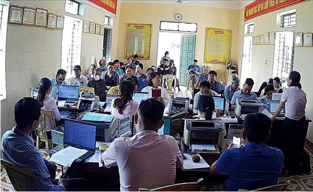 GỬI TIỀN TIẾT KIỆM VÀO NGÂN HÀNG CHÍNH SÁCH XÃ HỘI CHUNG TAY VÌ NGƯỜI NGHÈO