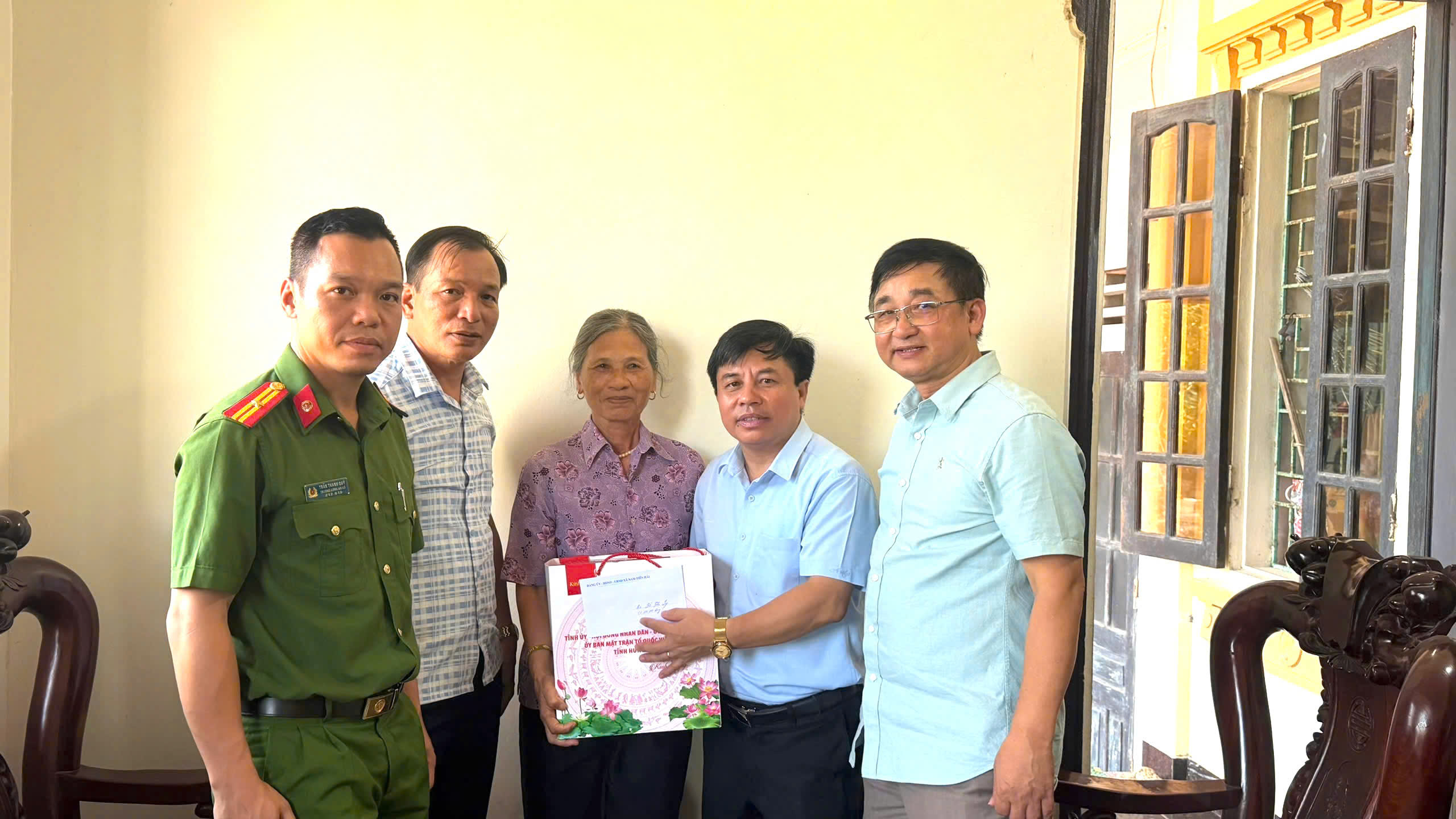 LÃNH ĐẠO XÃ NAM TIỀN HẢI THĂM, TẶNG QUÀ CỦA CHỦ TỊCH NƯỚC, UỶ BAN NHÂN DÂN TỈNH TỚI CÁC GIA ĐÌNH CHÍNH SÁCH NHÂN KỶ NIỆM 79 NĂM NGÀY THƯƠNG BINH- LIỆT SĨ (27/7/1947 - 27/7/2026)