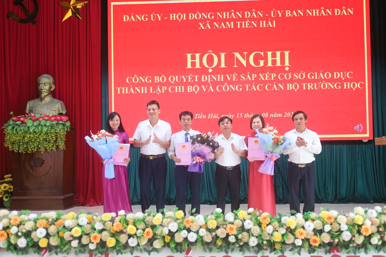 XÃ NAM TIỀN HẢI TỔ CHỨC HỘI NGHỊ CÔNG BỐ QUYẾT ĐỊNH VỀ SẮP XẾP CƠ SỞ GIÁO DỤC, THÀNH LẬP CHI BỘ VÀ CÔNG TÁC CÁN BỘ CÁC TRƯỜNG HỌC