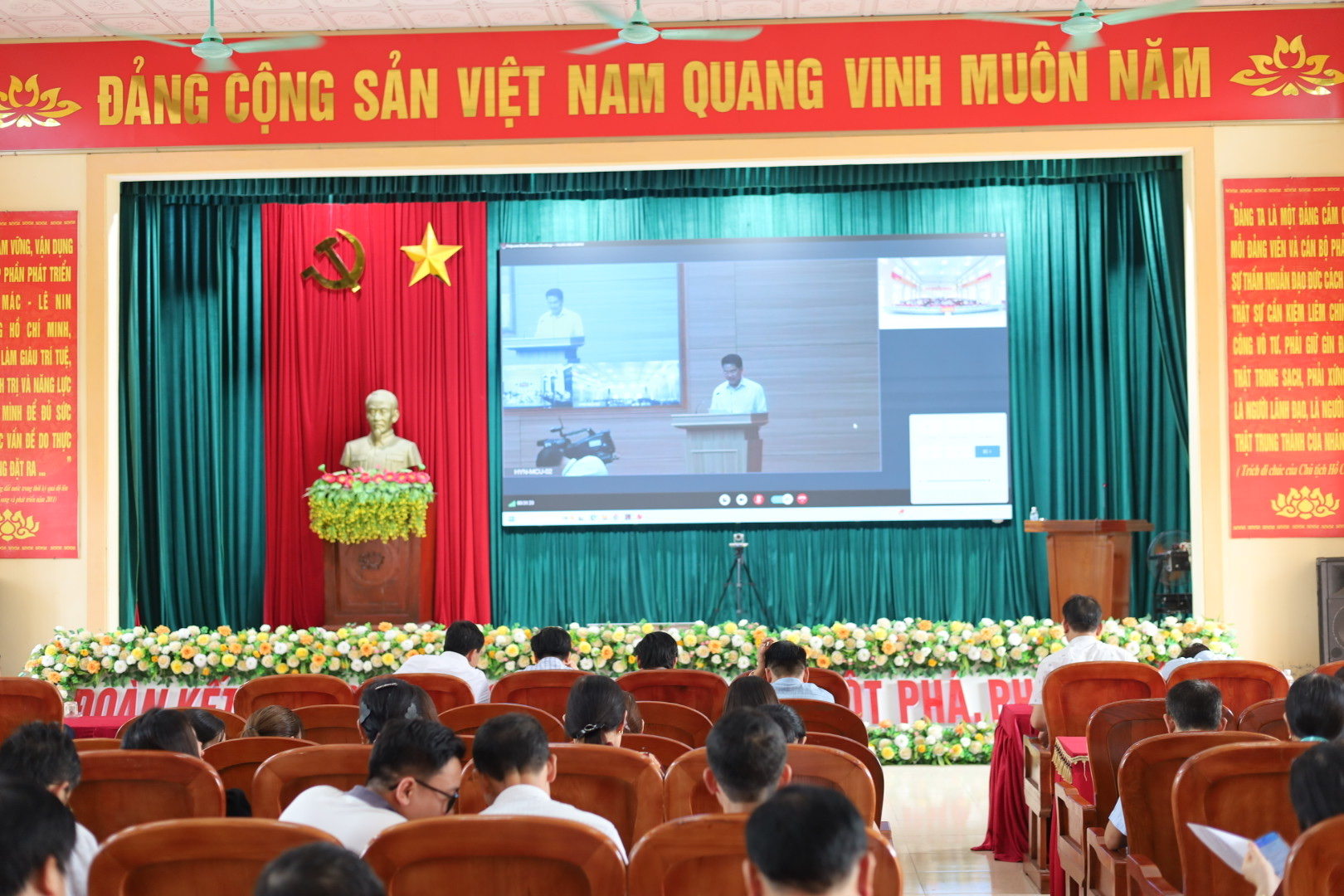 ĐẢNG UỶ XÃ NAM TIỀN HẢI TỔ CHỨC HỘI NGHỊ TRỰC TUYẾN NGHIÊN CỨU, HỌC TẬP, QUÁN TRIỆT VÀ THỰC HIỆN CÁC NGHỊ QUYẾT CỦA TRUNG ƯƠNG VÀ TỈNH UỶ