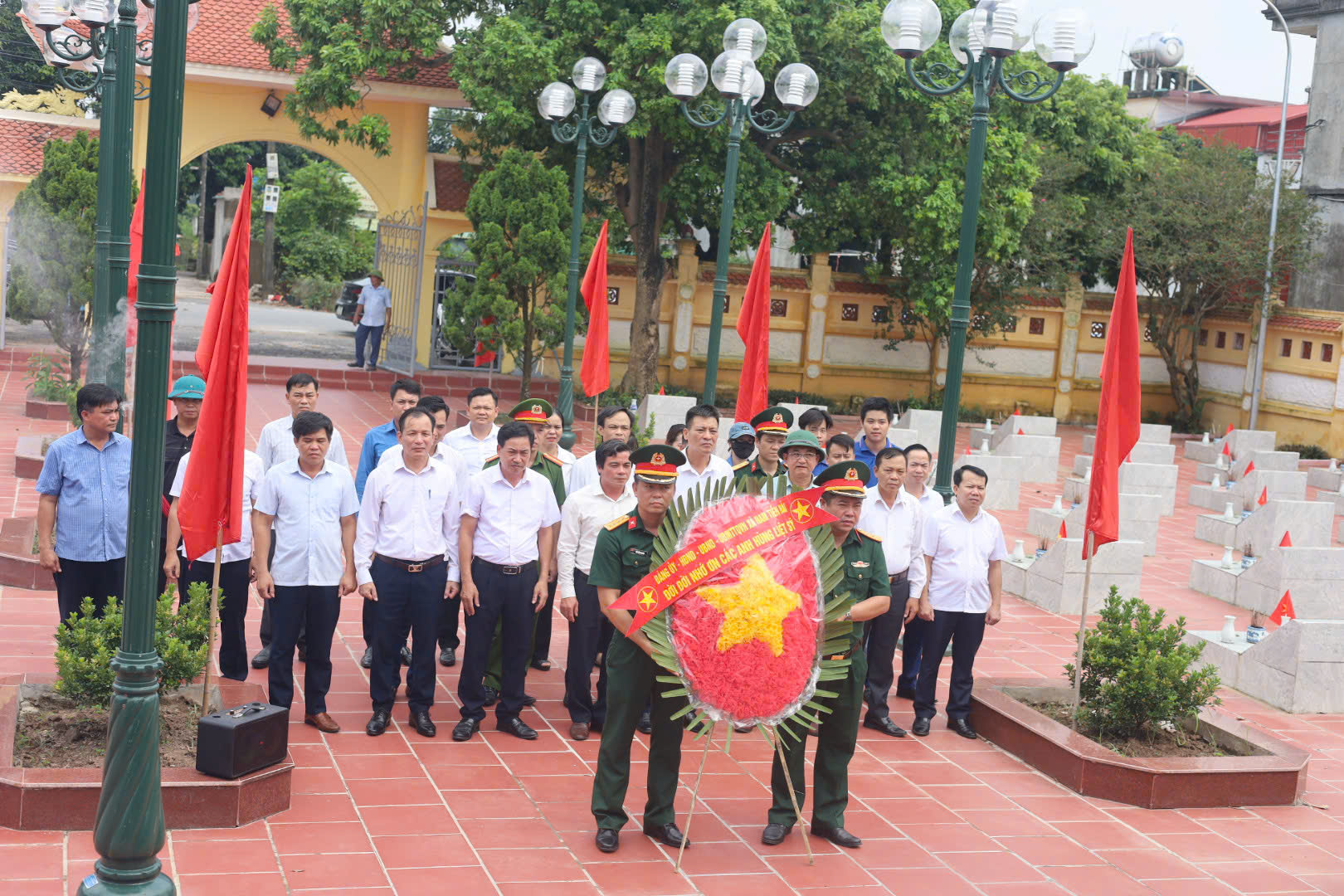 XÃ NAM TIỀN HẢI TỔ CHỨC LỄ DÂNG HƯƠNG TƯỞNG NIỆM CÁC ANH HÙNG LIỆT SỸ NHÂN DỊP KỶ NIỆM 81 NĂM CÁCH MẠNG THÁNG TÁM VÀ QUỐC KHÁNH 2/9