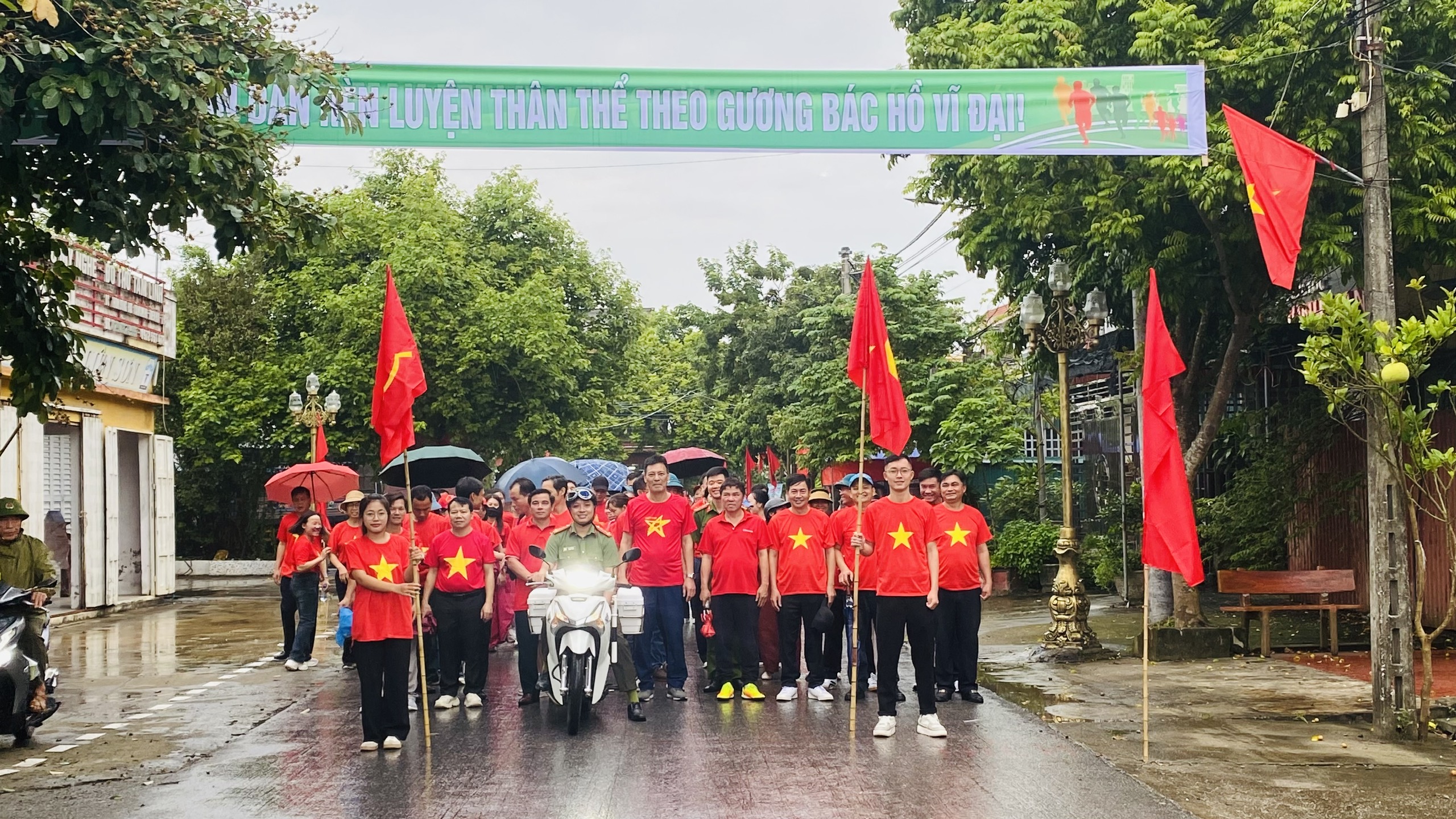 XÃ NAM TIỀN HẢI SÔI NỔI TỔ CHỨC LỄ PHÁT ĐỘNG CHƯƠNG TRÌNH ĐI BỘ "CÙNG VIỆT NAM TIẾN BƯỚC" NĂM 2026