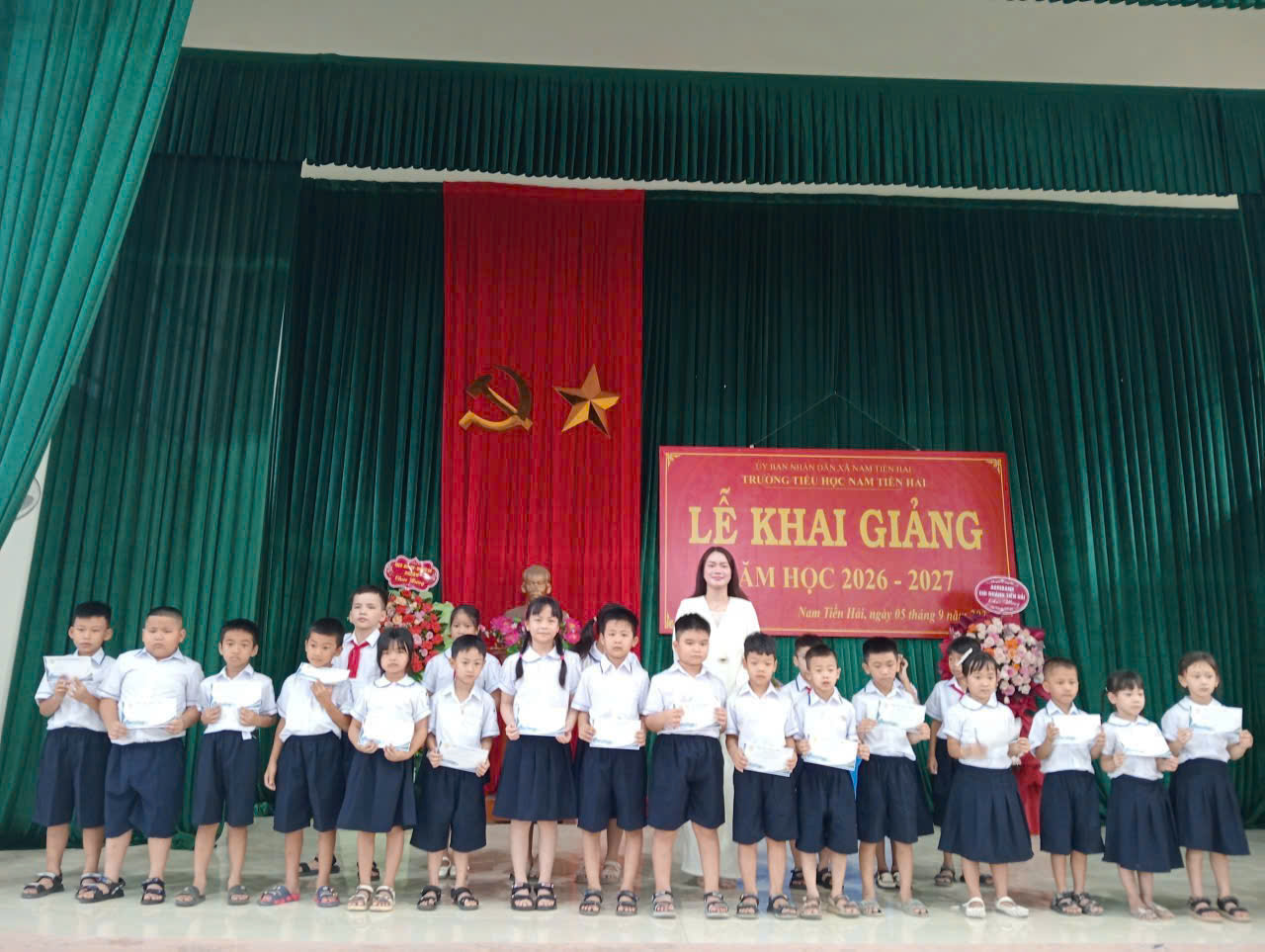 ẤM ÁP TẤM LÒNG SẺ CHIA VÌ HỌC SINH CÓ HOÀN CẢNH KHÓ KHĂN DỊP KHAI GIẢNG NĂM HỌC MỚI 2026 – 2027