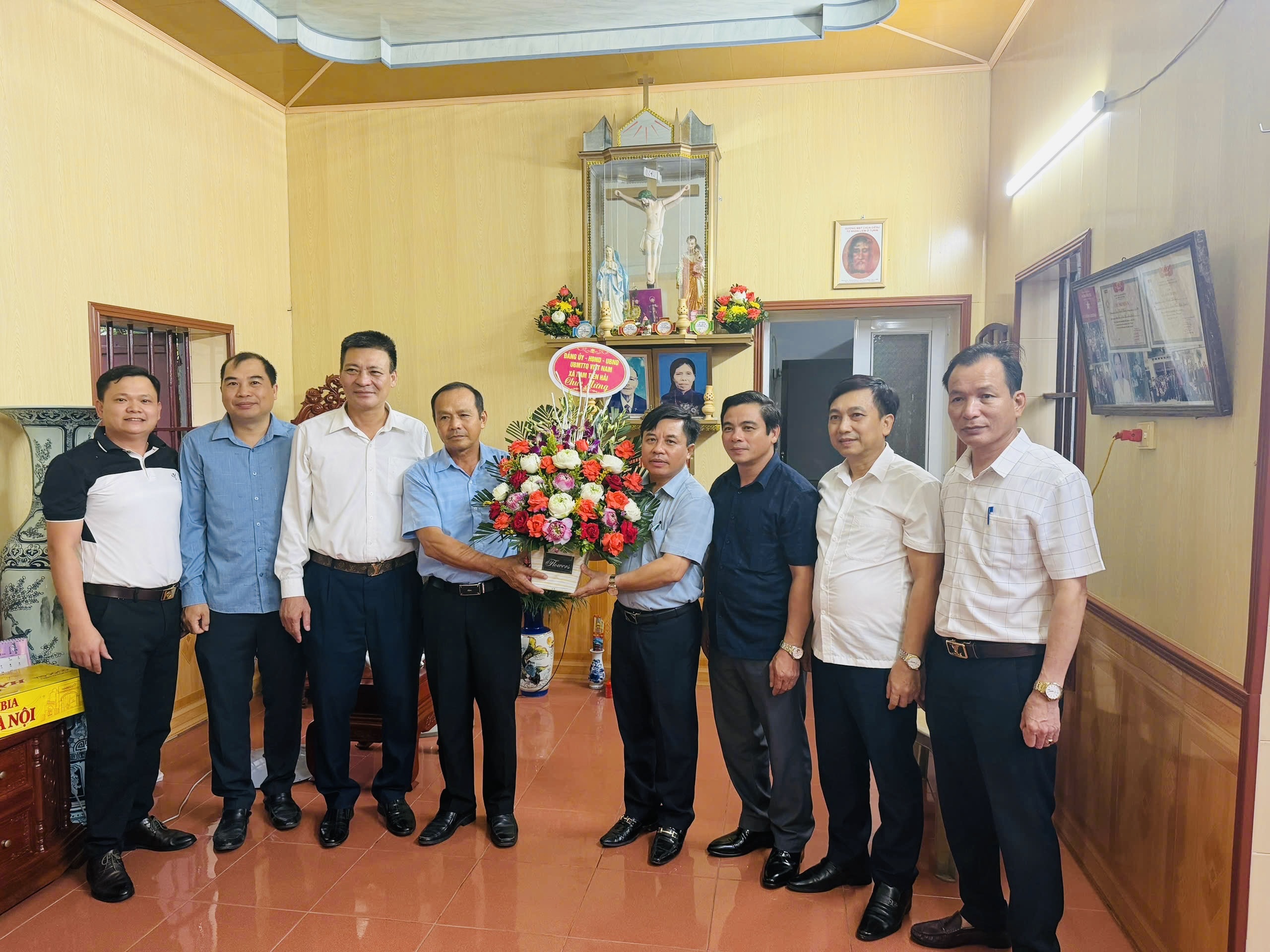LÃNH ĐẠO XÃ NAM TIỀN HẢI THẮM TÌNH ĐOÀN KẾT, GẶP MẶT, CHÚC MỪNG BỘ MÁY HÀNH GIÁO XỨ THỤC THIỆN NHÂN DỊP TUẦN CHẦU