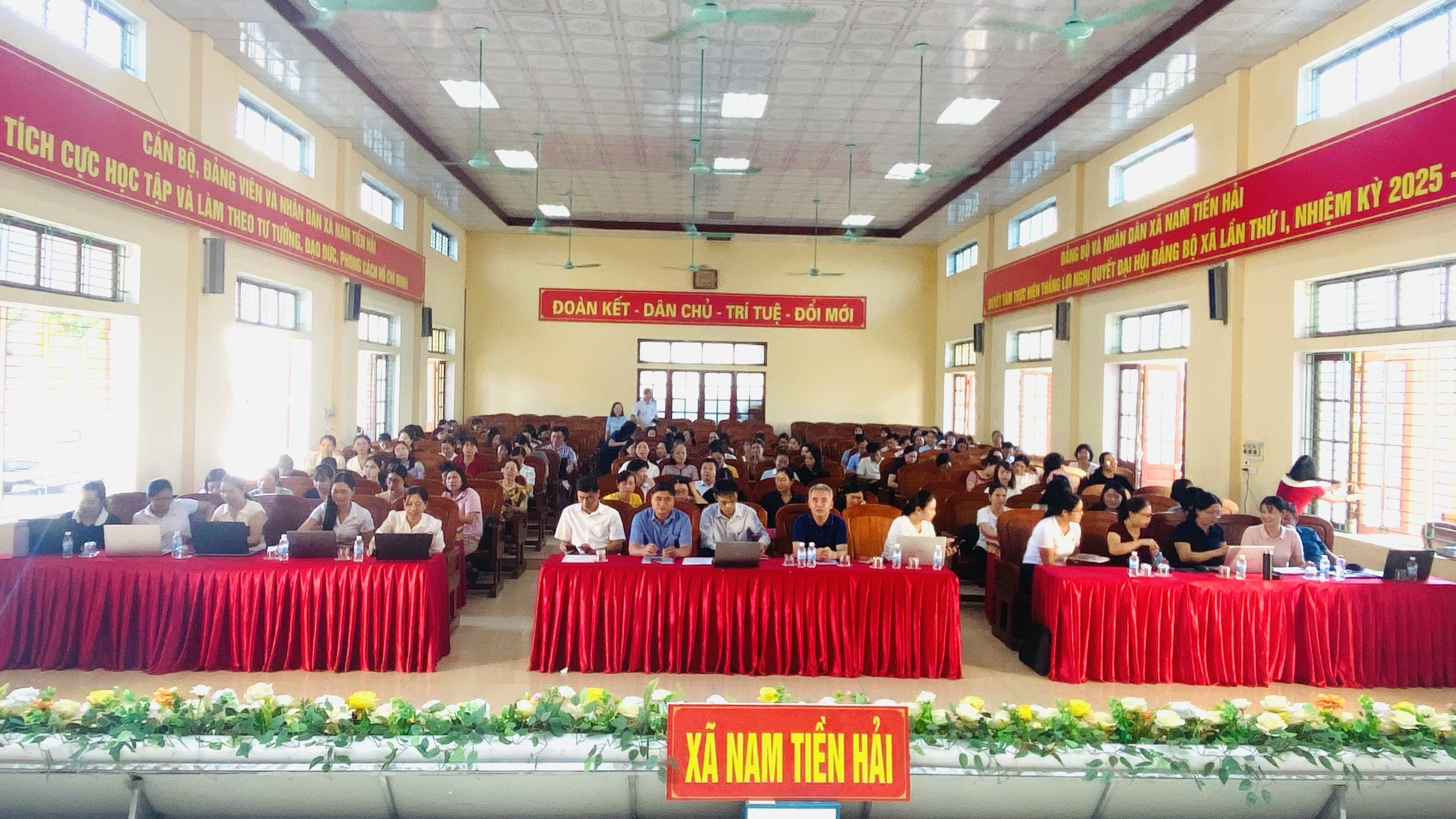 XÃ NAM TIỀN HẢI TẬP HUẤN TRIỂN KHAI NHIỆM VỤ CHUYỂN ĐỔI SỐ NGÀNH GIÁO DỤC VÀ HƯỚNG DẪN SỬ DỤNG PHẦN MỀM PHỔ CẬP GIÁO DỤC - XÓA MÙ CHỮ NĂM 2026
