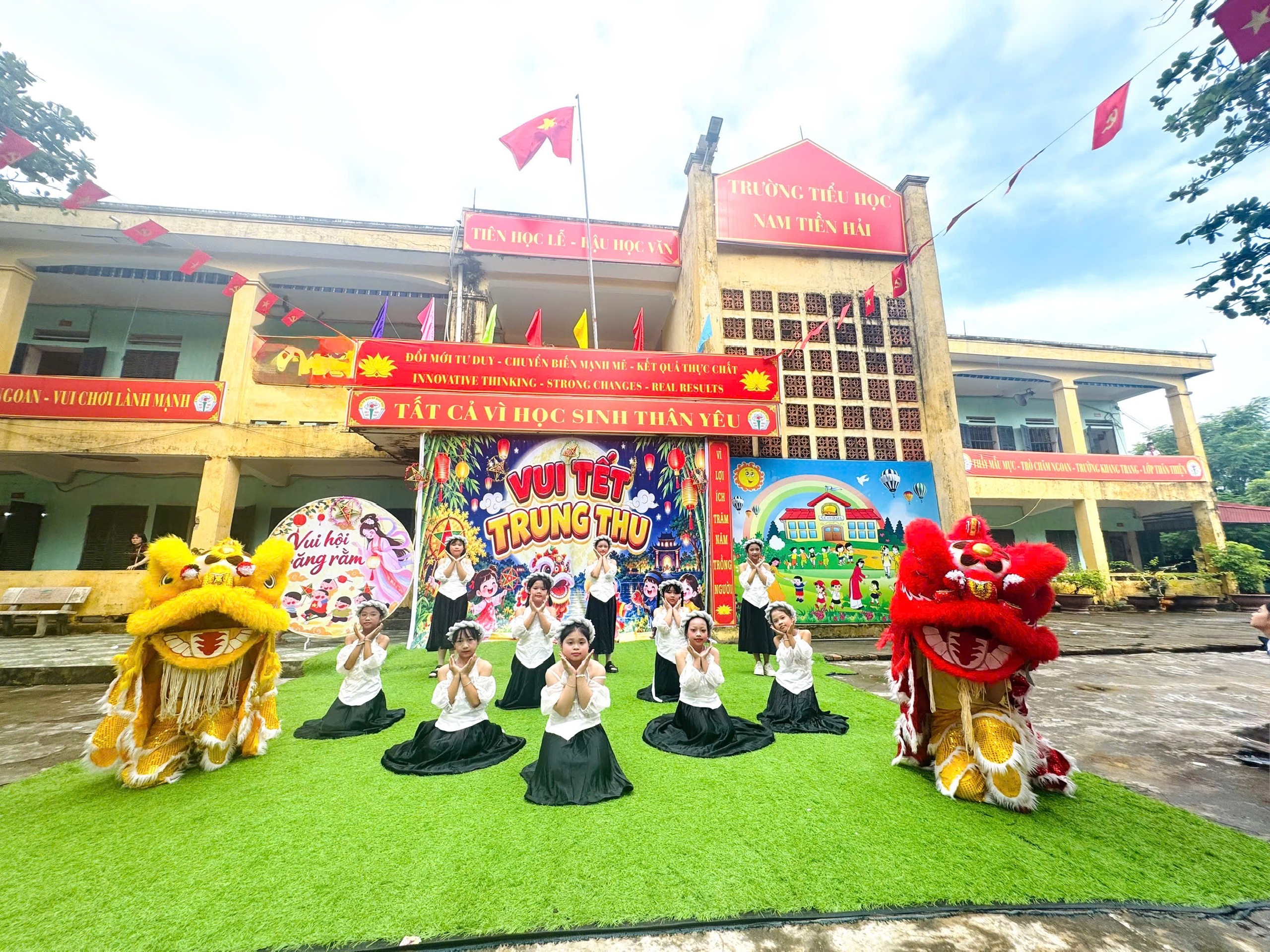 TƯNG BỪNG KHÔNG KHÍ VUI TẾT TRUNG THU TẠI PHÂN HIỆU 2 TRƯỜNG TIỂU HỌC NAM TIỀN HẢI