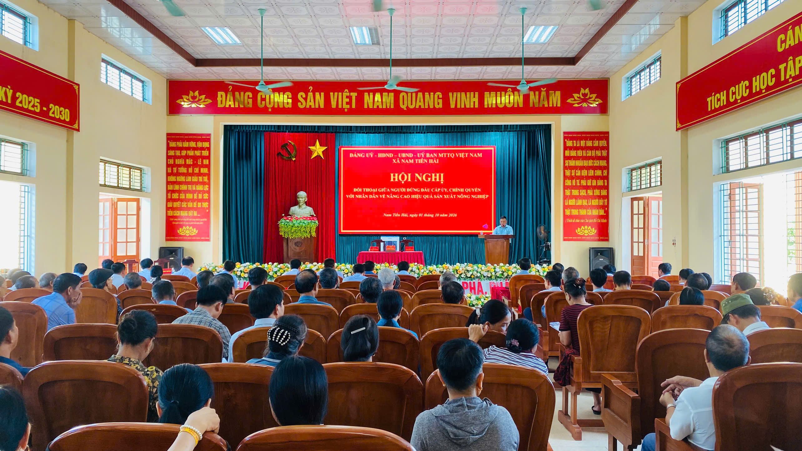 XÃ NAM TIỀN HẢI TỔ CHỨC HỘI NGHỊ TIẾP XÚC, ĐỐI THOẠI GIỮA NGƯỜI ĐỨNG ĐẦU CẤP ỦY, CHÍNH QUYỀN VỚI NHÂN DÂN VỀ NÂNG CAO HIỆU QUẢ SẢN XUẤT NÔNG NGHIỆP