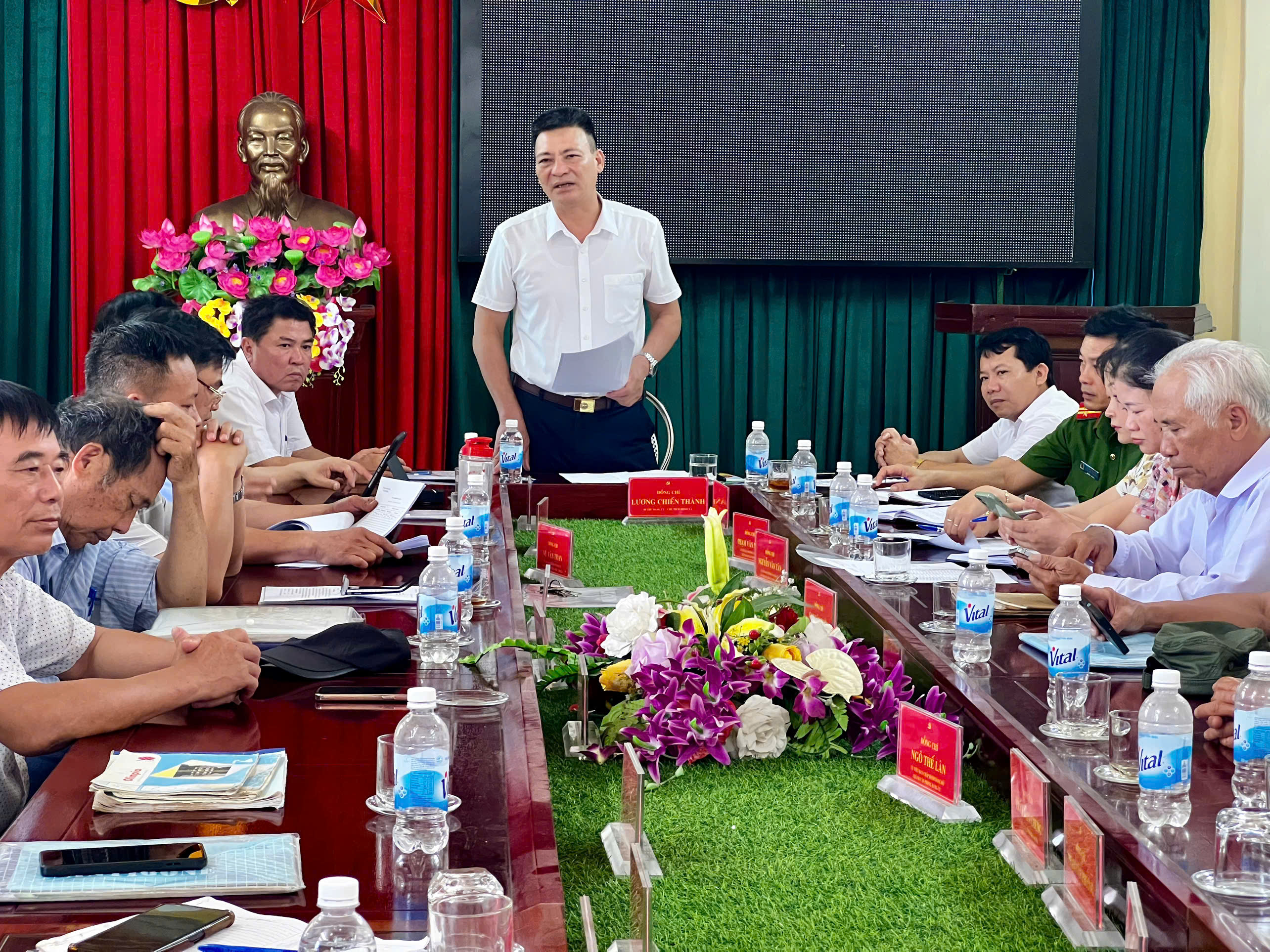 UBND xã Nam Tiền Hải triển khai thu thập hồ sơ, tài liệu phục vụ xây dựng phương án sắp xếp, tổ chức lại các thôn