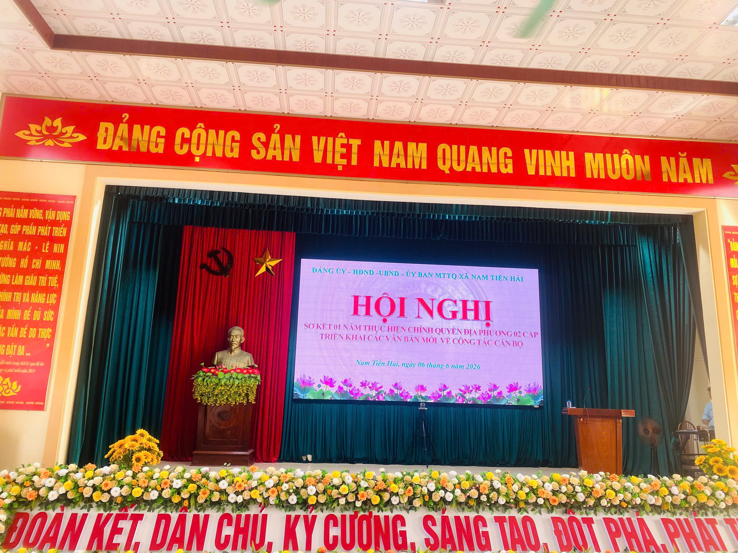 NAM TIỀN HẢI TỔ CHỨC HỘI NGHỊ SƠ KẾT ĐÁNH GIÁ 01 NĂM THỰC HIỆN MÔ HÌNH CHÍNH QUYỀN ĐỊA PHƯƠNG HAI CẤP VÀ QUÁN TRIỆT CÁC VĂN BẢN MỚI VỀ CÔNG TÁC CÁN BỘ