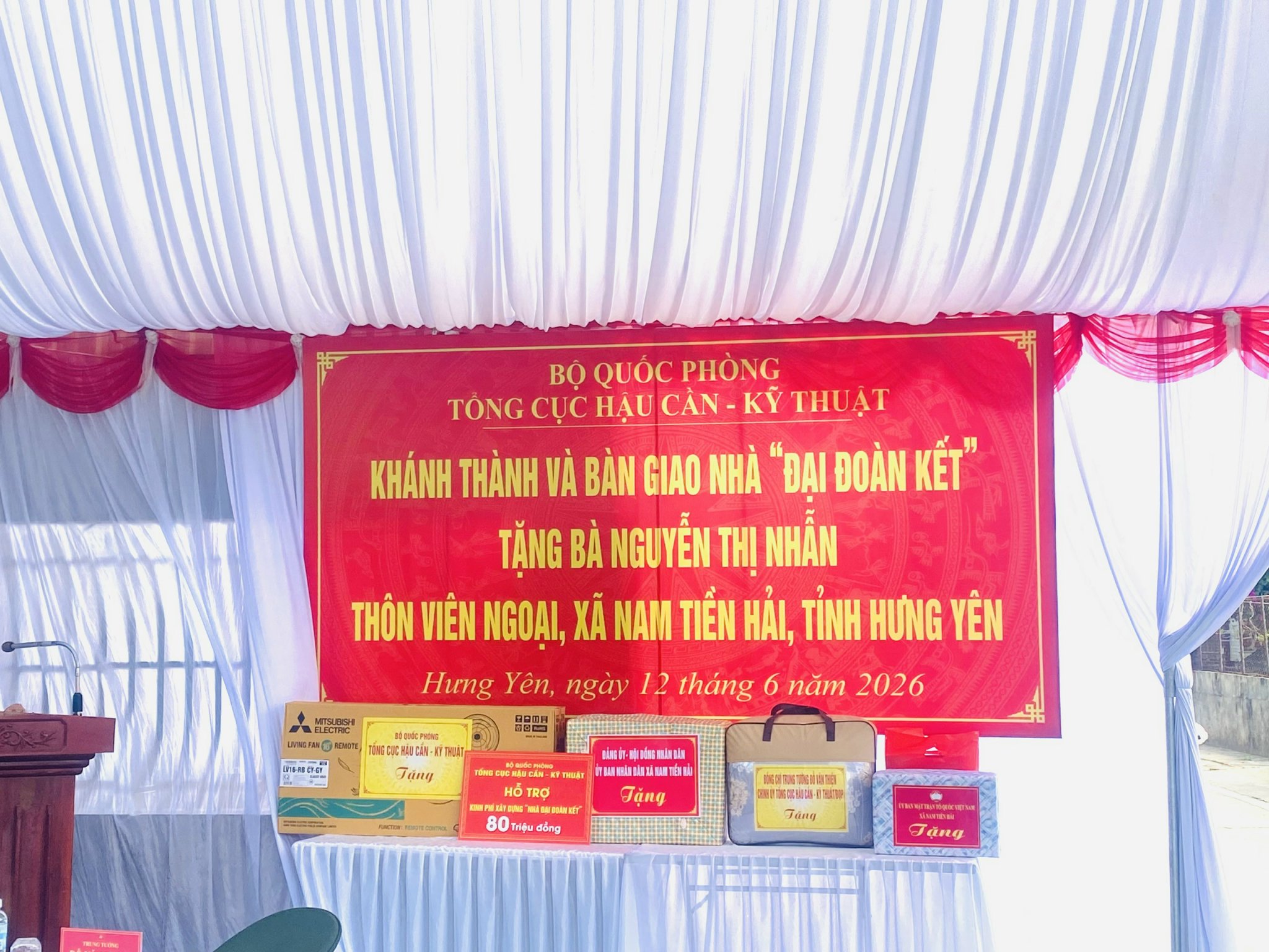ẤM ÁP NGHĨA TÌNH QUÂN DÂN. KHÁNH THÀNH VÀ BÀN GIAO NHÀ “ĐẠI ĐOÀN KẾT” CHO GIA ĐÌNH BÀ NGUYỄN THI NHẪN TẠI XÃ NAM TIỀN HẢI