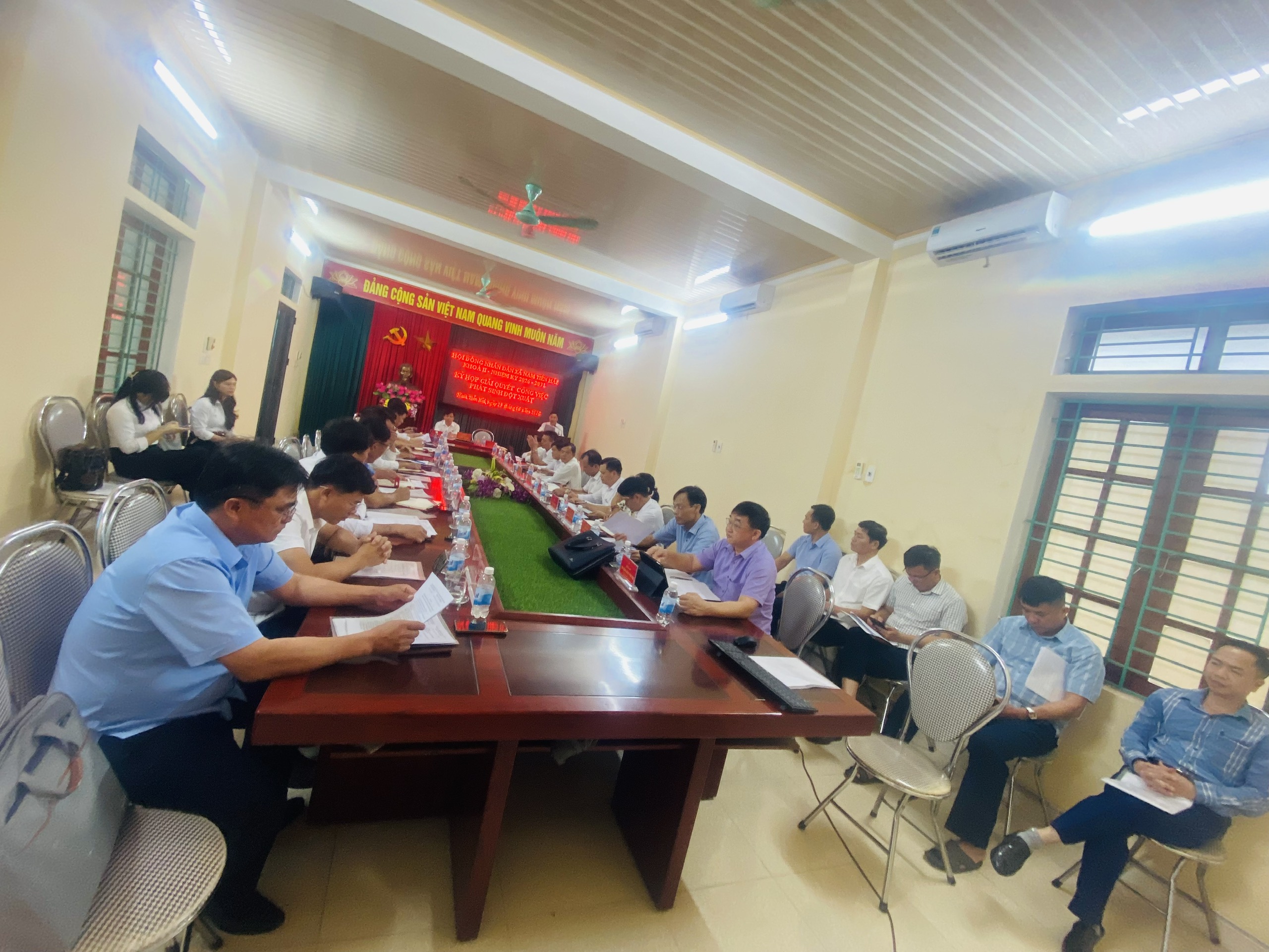 XÃ NAM TIỀN HẢI TỔ CHỨC KỲ HỌP HĐND GIẢI QUYẾT CÔNG VIỆC PHÁT SINH ĐỘT XUẤT