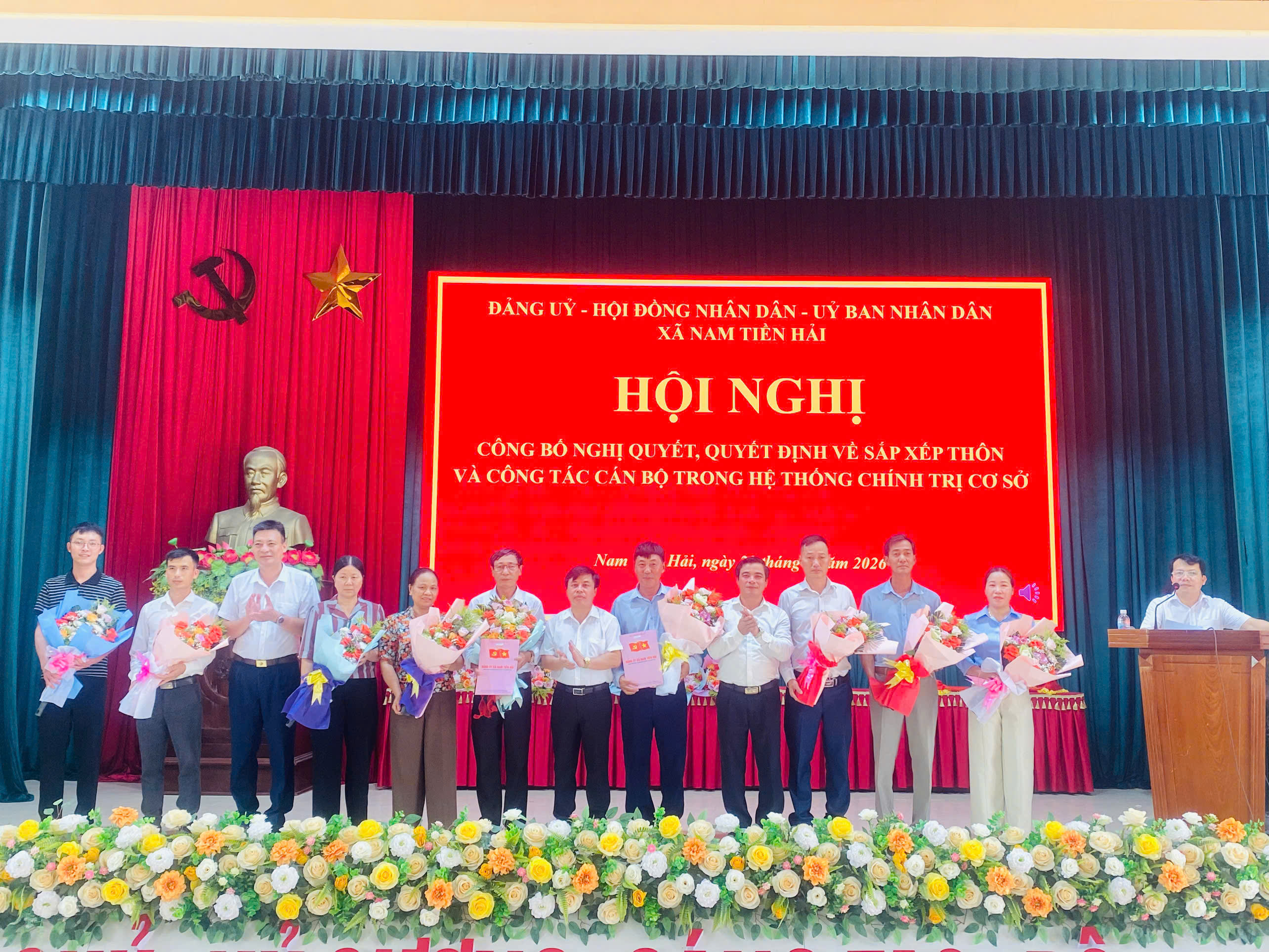 XÃ NAM TIỀN HẢI LONG TRỌNG TỔ CHỨC HỘI NGHỊ CÔNG BỐ CÁC NGHỊ QUYẾT, QUYẾT ĐỊNH VỀ SẮP XẾP THÔN VÀ CÔNG TÁC CÁN BỘ TRONG HỆ THỐNG CHÍNH TRỊ CƠ SỞ