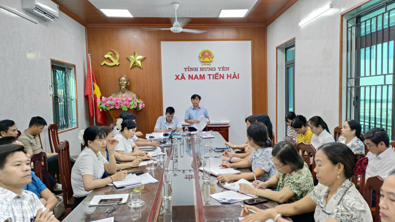 THƯỜNG TRỰC ĐẢNG ỦY XÃ NAM TIỀN HẢI LÀM VIỆC VỚI BAN CHI ỦY, BAN LÃNH ĐẠO CÁC TRƯỜNG HỌC