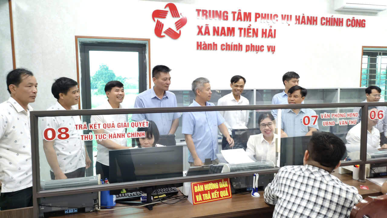 TỔ CÔNG TÁC SỐ 14 CỦA BAN THƯỜNG VỤ TỈNH ỦY LÀM VIỆC VỚI XÃ NAM TIỀN HẢI