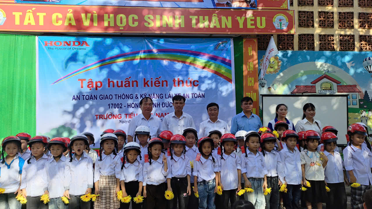 TRƯỜNG TIỂU HỌC NAM HẢI: CHUNG TAY GIỮ TRỌN ƯỚC MƠ – NỀN MÓNG VĂN HÓA AN TOÀN TỪ NHỮNG CHIẾC MŨ BẢO HIỂM ĐẦU TIÊN