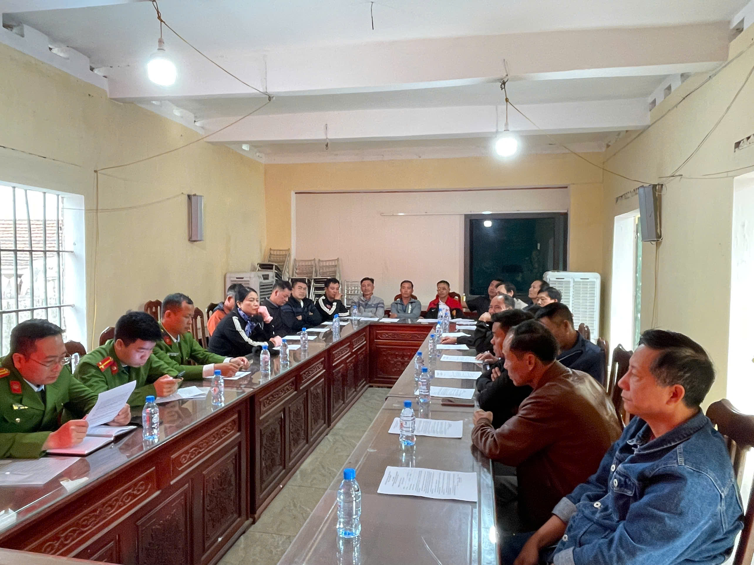 Công an xã Nam Tiền Hải tổ chức hội nghị phổ biến pháp luật và ký cam kết về việc tổ chức việc hiếu, hỷ và các sự kiện cộng đồng trên địa bàn xã