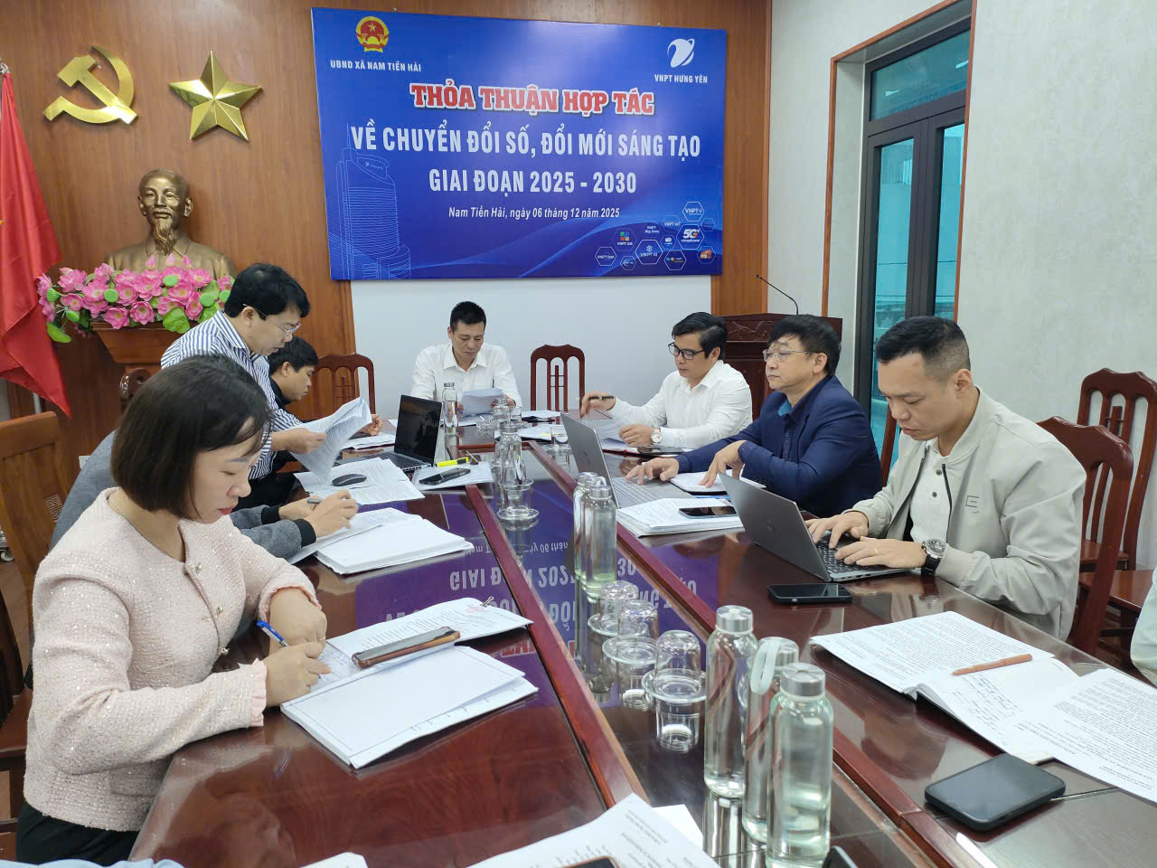 ĐẢNG BỘ ỦY BAN NHÂN DÂN XÃ NAM TIỀN HẢI TỔ CHỨC HỘI NGHỊ KIỂM ĐIỂM TỰ PHÊ BÌNH VÀ PHÊ BÌNH TẬP THỂ, CÁ NHÂN NĂM 2025