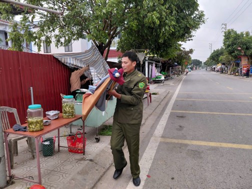 Công an xã Nam Tiền Hải tăng cường công tác bảo đảm trật tự công cộng, trật tự an toàn giao thông; phối hợp kiểm tra, xử lý vi phạm về hàng cấm, hàng nhập lậu