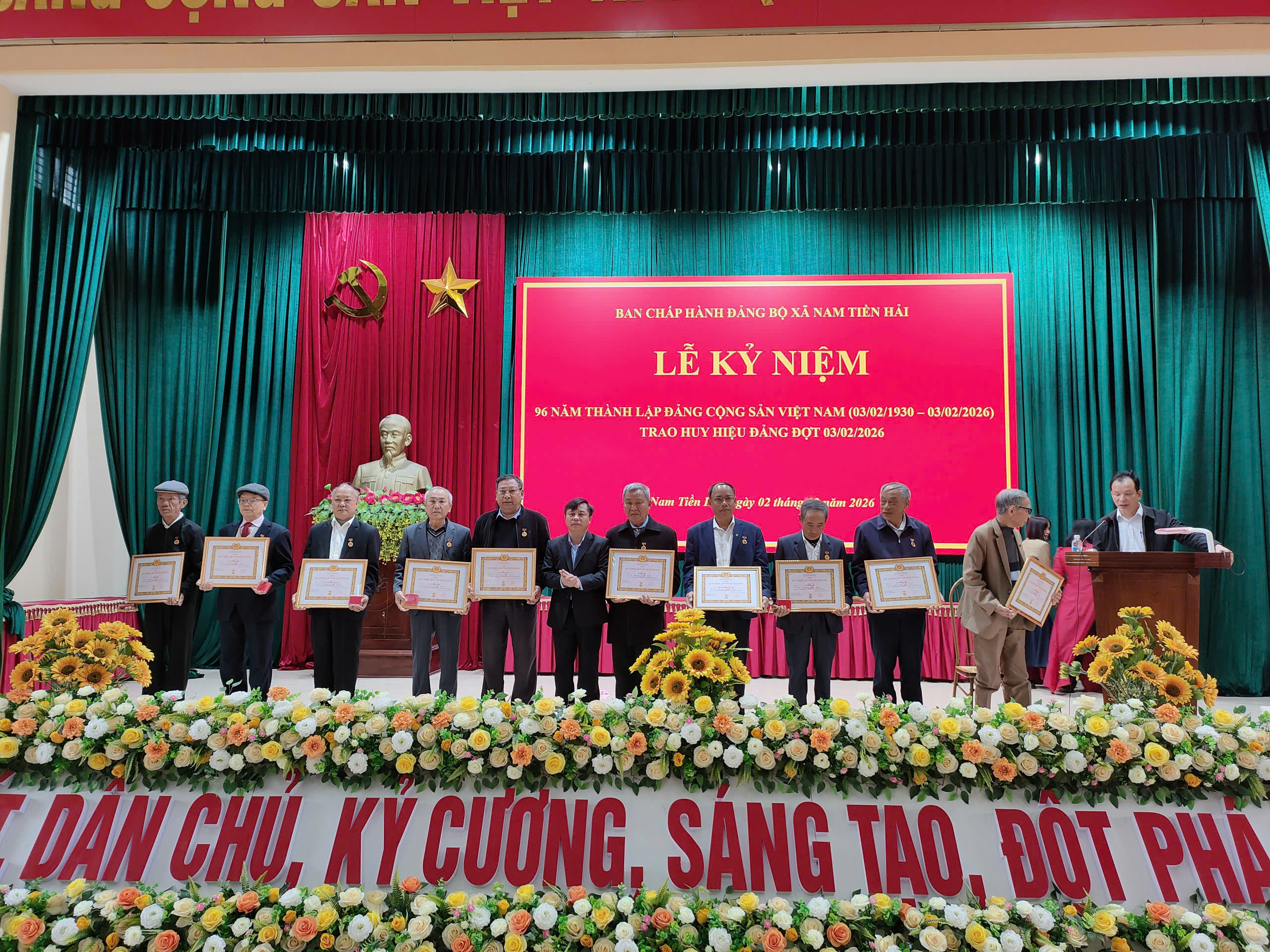 BAN CHẤP HÀNH ĐẢNG BỘ XÃ NAM TIỀN HẢI TỔ CHỨC LỄ KỶ NIỆM 96 NĂM NGÀY THÀNH LẬP ĐẢNG CỘNG SẢN VIỆT NAM (03/02/1930 – 03/02/2026) VÀ TRAO TẶNG HUY HIỆU ĐẢNG ĐỢT 03/02/2026: KHẲNG ĐỊNH NIỀM TIN, BẢN LĨNH VÀ KHÁT VỌNG PHÁT TRIỂN CỦA ĐẢNG BỘ XÃ NAM TIỀN HẢI