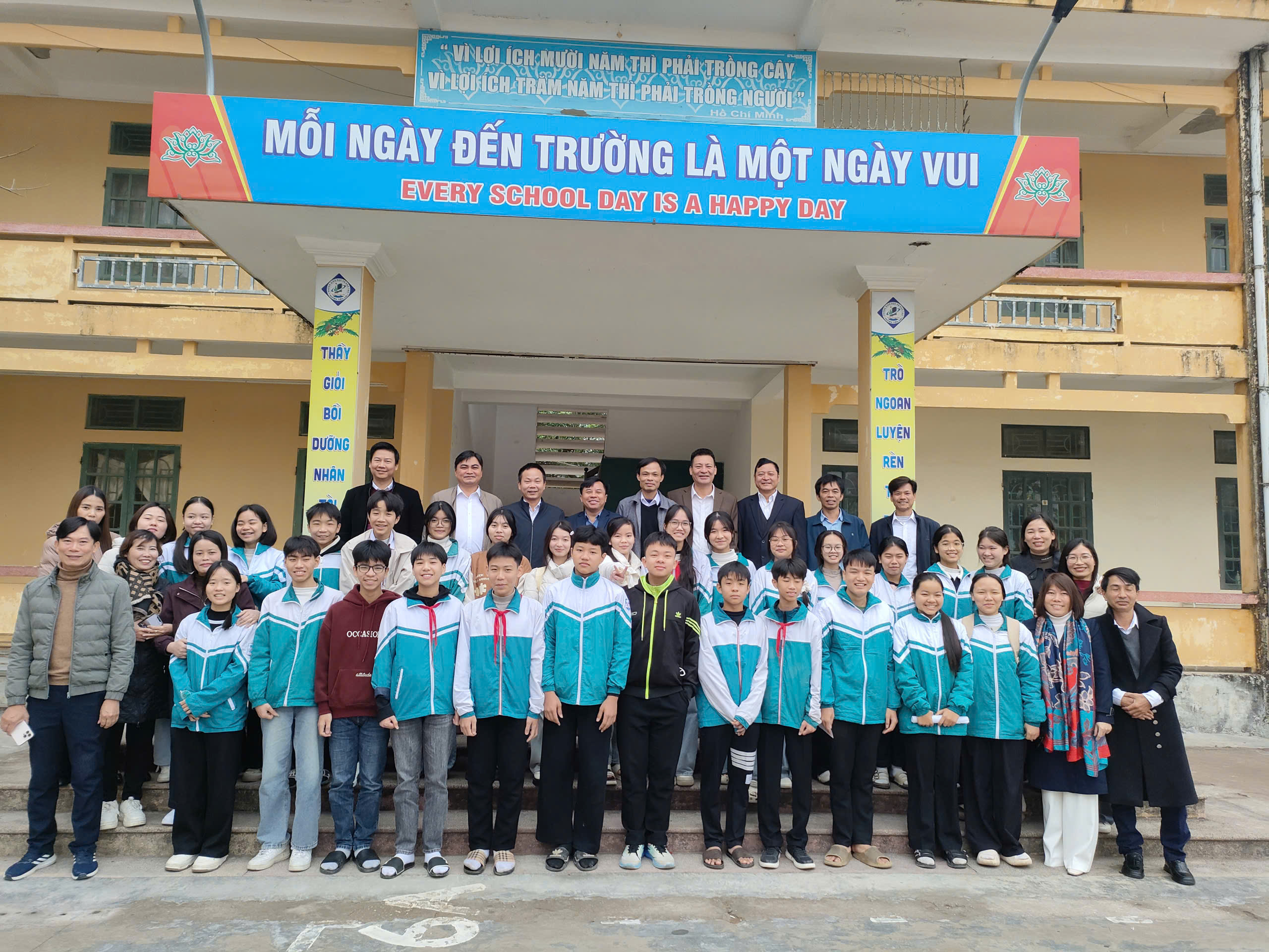 UỶ BAN NHÂN DÂN XÃ NAM TIỀN HẢI TỔ CHỨC LỄ RA QUÂN ĐỘI TUYỂN HỌC SINH GIỎI THCS LỚP 9 CẤP TỈNH NĂM HỌC 2025 – 2026: KHƠI DẬY TRUYỀN THỐNG HIẾU HỌC, BỒI ĐẮP KHÁT VỌNG VƯƠN XA CỦA TUỔI TRẺ NAM TIỀN HẢI