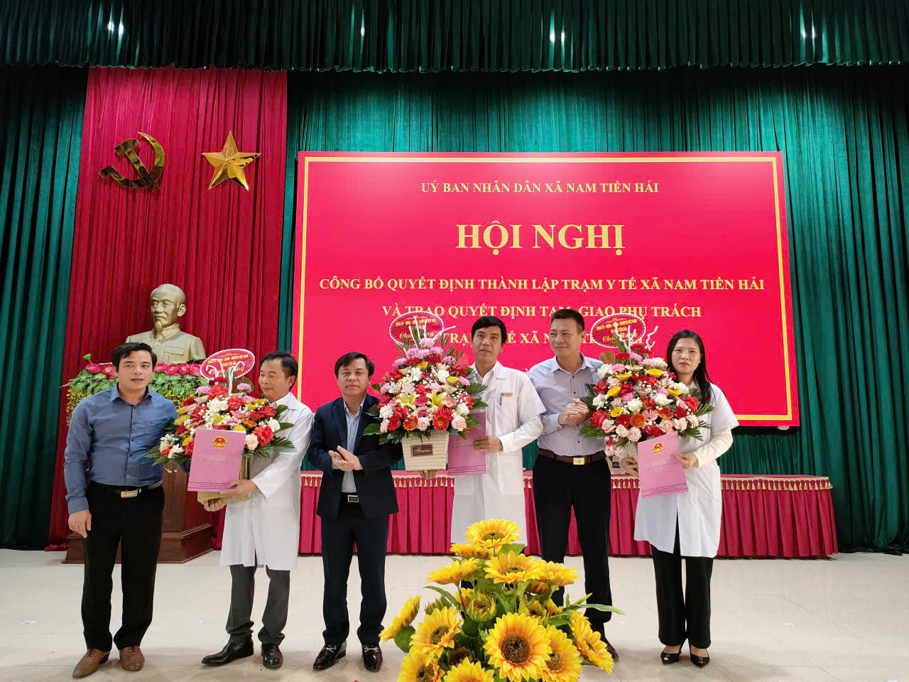UỶ BAN NHÂN DÂN XÃ NAM TIỀN HẢI TỔ CHỨC HỘI NGHỊ CÔNG BỐ QUYẾT ĐỊNH THÀNH LẬP TRẠM Y TẾ XÃ NAM TIỀN HẢI CỤ THỂ HÓA CHỦ TRƯƠNG PHÁT TRIỂN Y TẾ CƠ SỞ TRONG TÌNH HÌNH MỚI
