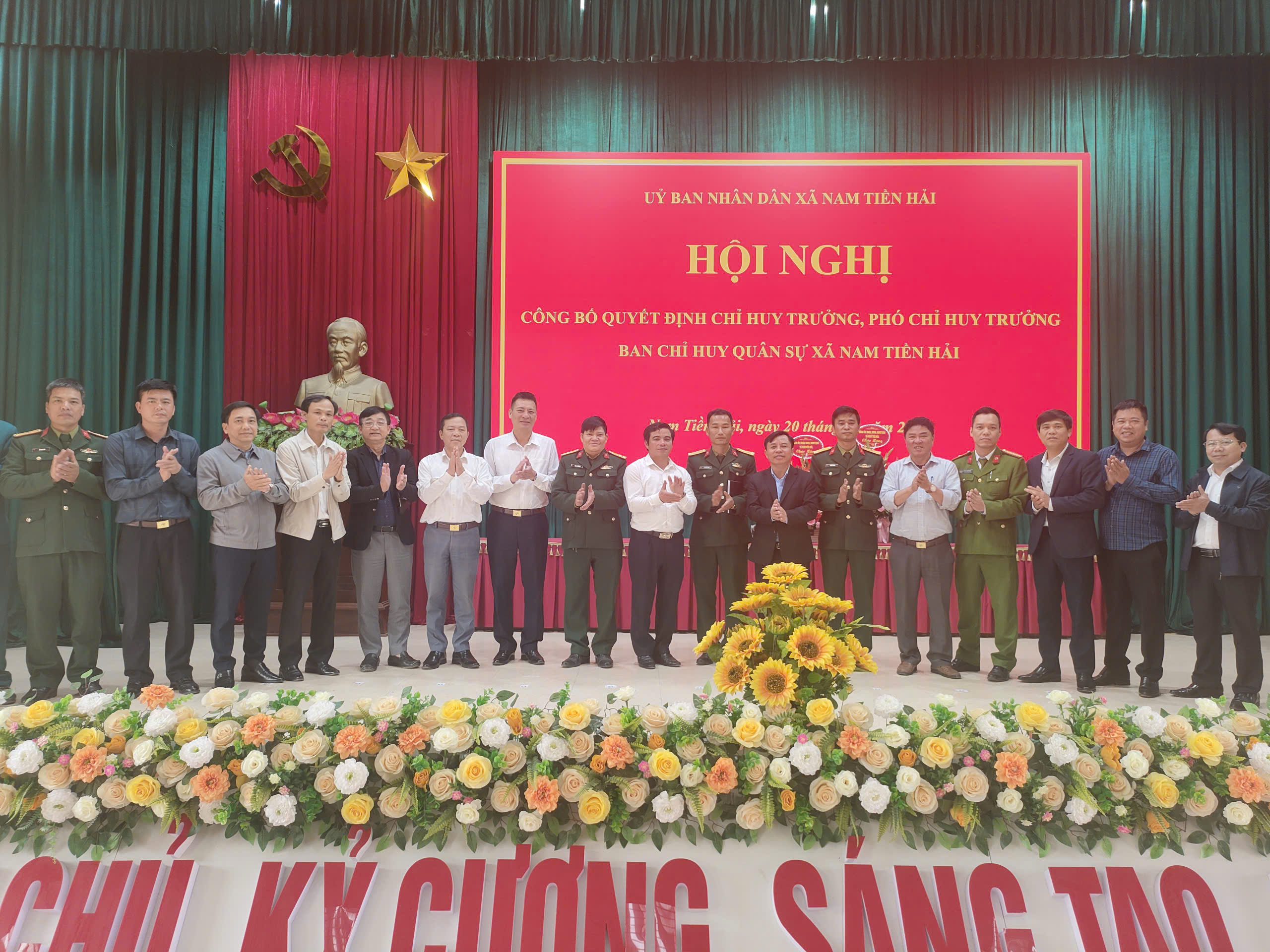 UỶ BAN NHÂN DÂN XÃ NAM TIỀN HẢI CÔNG BỐ QUYẾT ĐỊNH BỔ NHIỆM CHỈ HUY TRƯỞNG, PHÓ CHỈ HUY TRƯỞNG BAN CHỈ HUY QUÂN SỰ XÃ NAM TIỀN HẢI: KHẲNG ĐỊNH VAI TRÒ NÒNG CỐT CỦA LỰC LƯỢNG DÂN QUÂN TRONG SỰ NGHIỆP XÂY DỰNG VÀ BẢO VỆ TỔ QUỐC