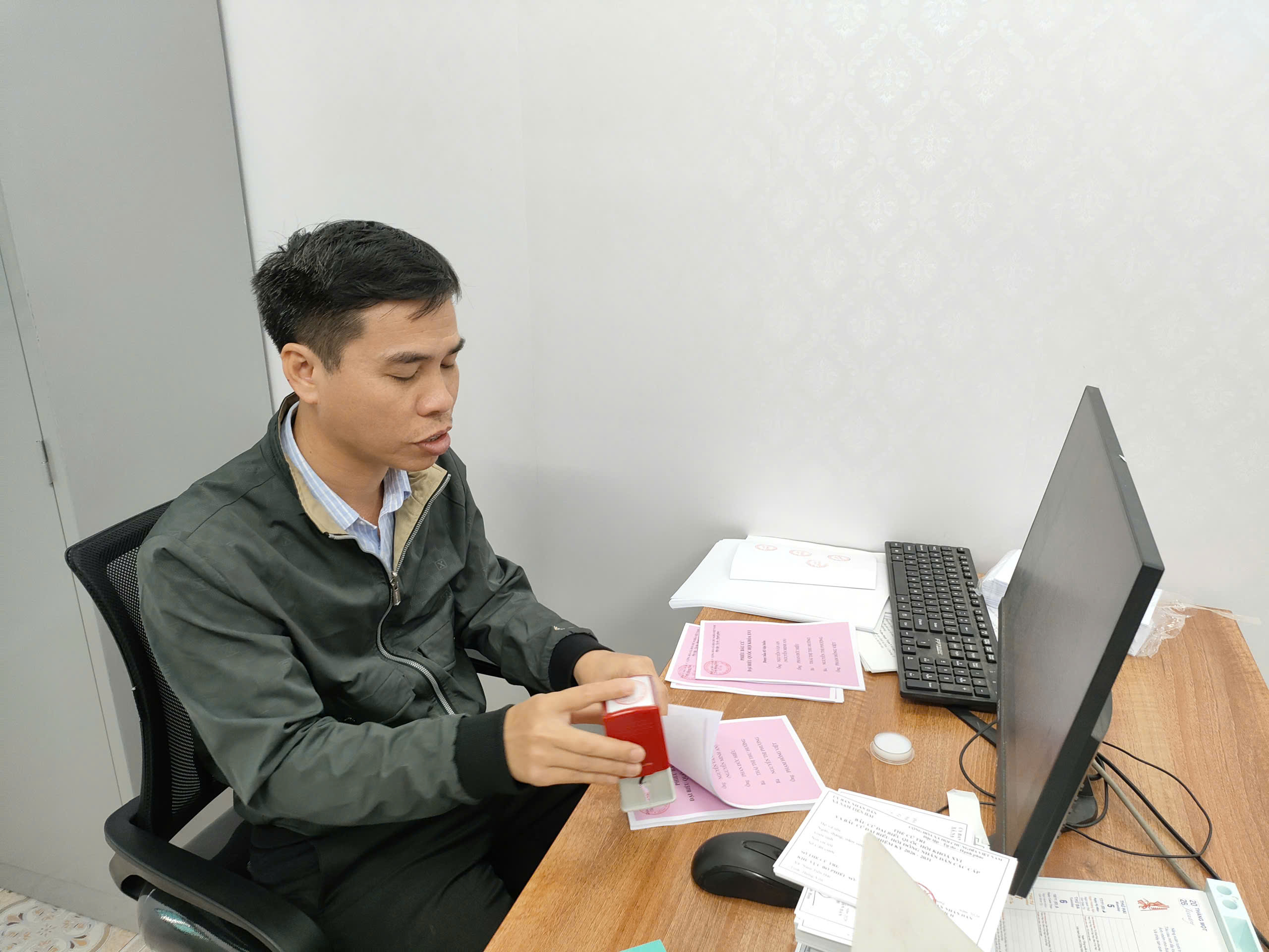 UBND XÃ NAM TIỀN HẢI, ỦY BAN BẦU CỬ XÃ VÀ CÁC TIỂU BAN PHỤC VỤ BẦU CỬ TĂNG CƯỜNG CÔNG TÁC TUYÊN TRUYỀN, GẤP RÚT HOÀN TẤT CÁC ĐIỀU KIỆN SẴN SÀNG CHO NGÀY BẦU CỬ 15/3/2026