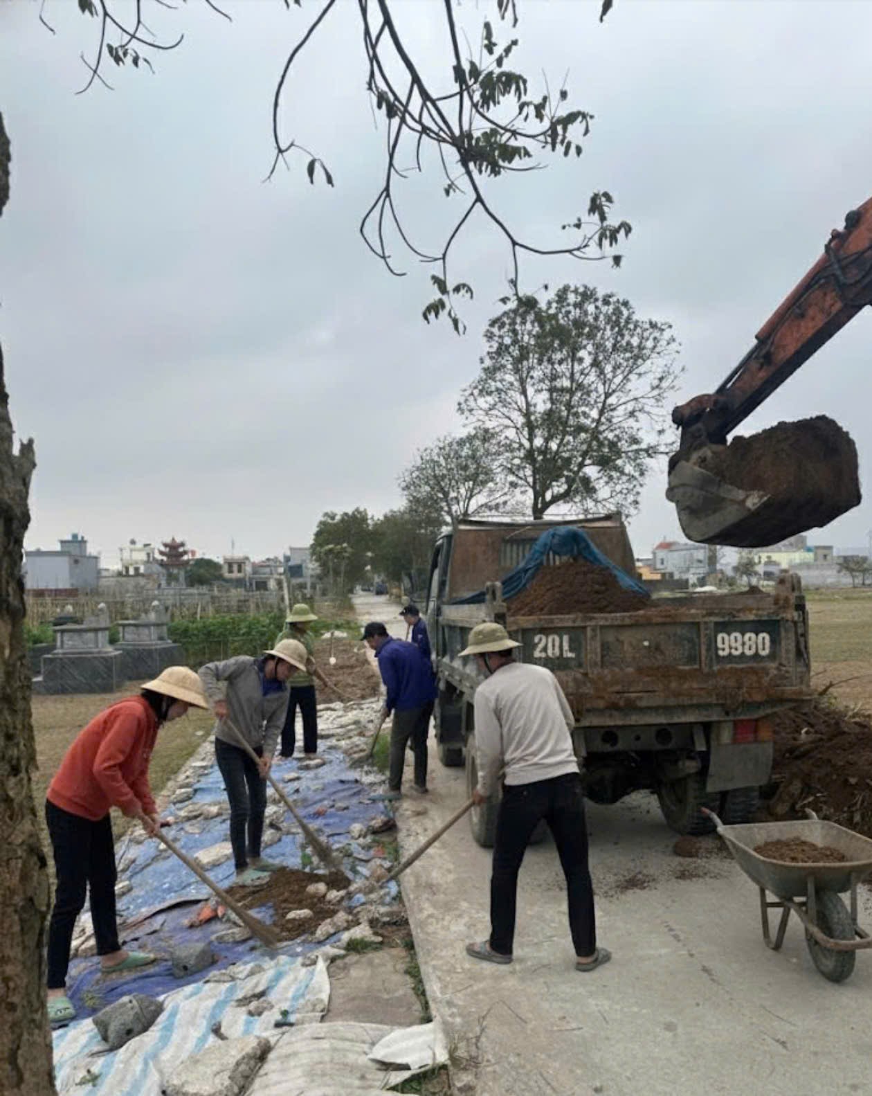 HỘI NÔNG DÂN XÃ NAM TIỀN HẢI RA QUÂN TỔNG VỆ SINH MÔI TRƯỜNG, CHUNG TAY XÂY DỰNG DIỆN MẠO NÔNG THÔN SÁNG – XANH – SẠCH – ĐẸP ĐÓN TẾT BÍNH NGỌ 2026