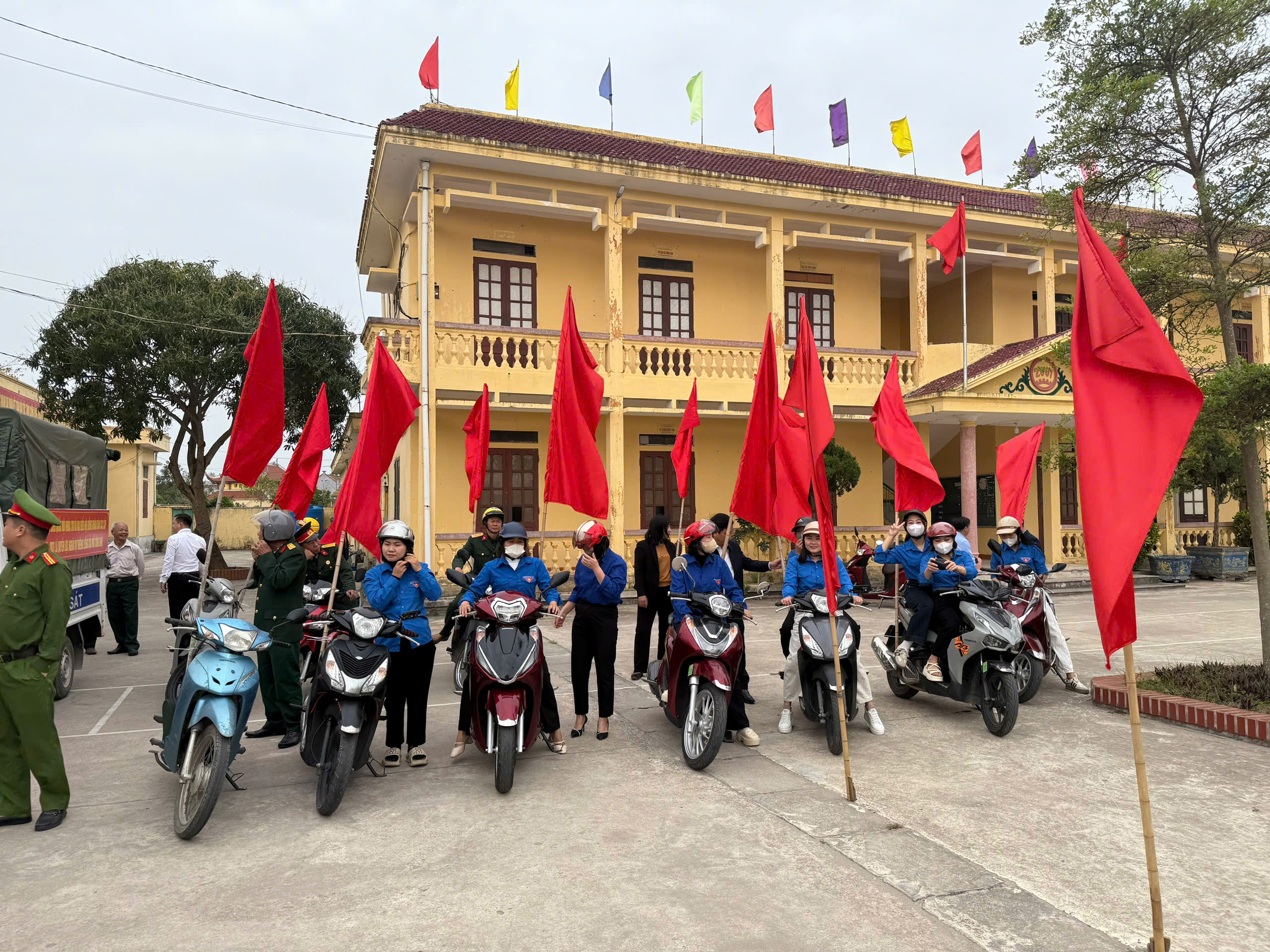UỶ BAN MTTQ VIỆT NAM XÃ NAM TIỀN HẢI PHỐI HỢP CÔNG AN XÃ, CÁC ĐOÀN THỂ CHÍNH TRỊ - XÃ HỘI TỔ CHỨC TUYÊN TRUYỀN LƯU ĐỘNG, VẬN ĐỘNG CỬ TRI TOÀN XÃ TÍCH CỰC THAM GIA BẦU CỬ ĐẠI BIỂU QUỐC HỘI KHÓA XVI VÀ ĐẠI BIỂU HĐND CÁC CẤP NHIỆM KỲ 2026 – 2031