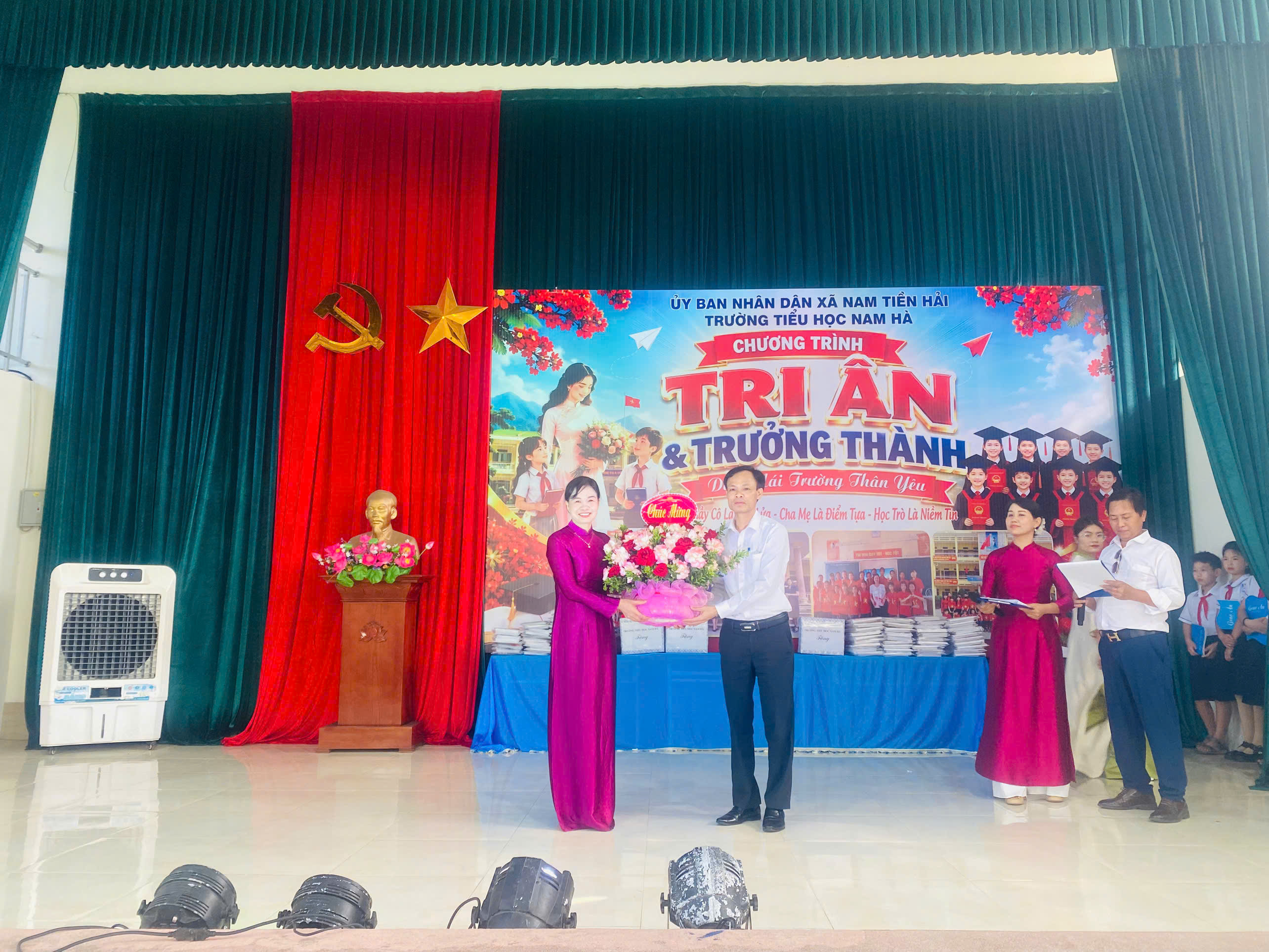 Khép lại một hành trình yêu thương dưới mái trường Tiểu học Nam Hà: 127 học sinh lớp 5 niên khóa 2021-2026 khép lại hành trình tiểu học bằng những lời tri ân thầy cô, cha mẹ và mái trường thân yêu