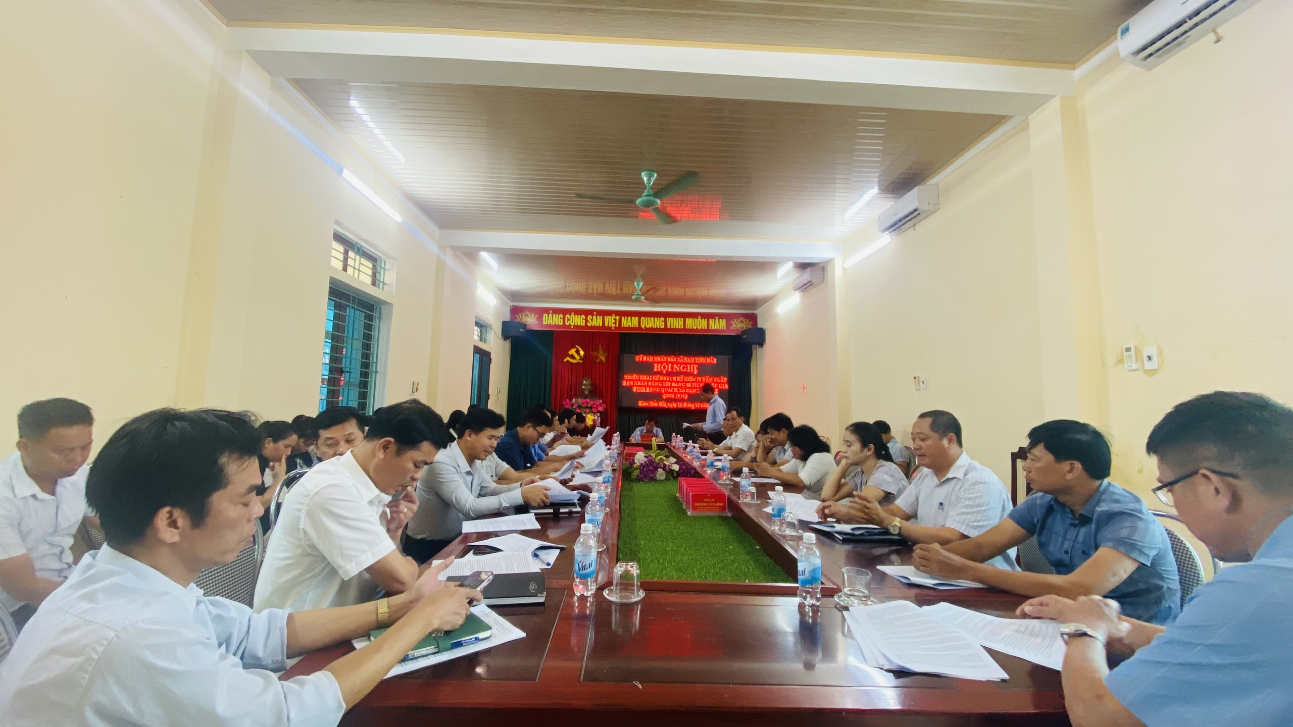 UBND XÃ NAM TIỀN HẢI TỔ CHỨC HỘI NGHỊ TRIỂN KHAI KẾ HOẠCH KỶ NIỆM 20 NĂM ĐÓN NHẬN BẰNG XẾP HẠNG DI TÍCH QUỐC GIA ĐÌNH ĐÔNG QUÁCH (2006 - 2026)