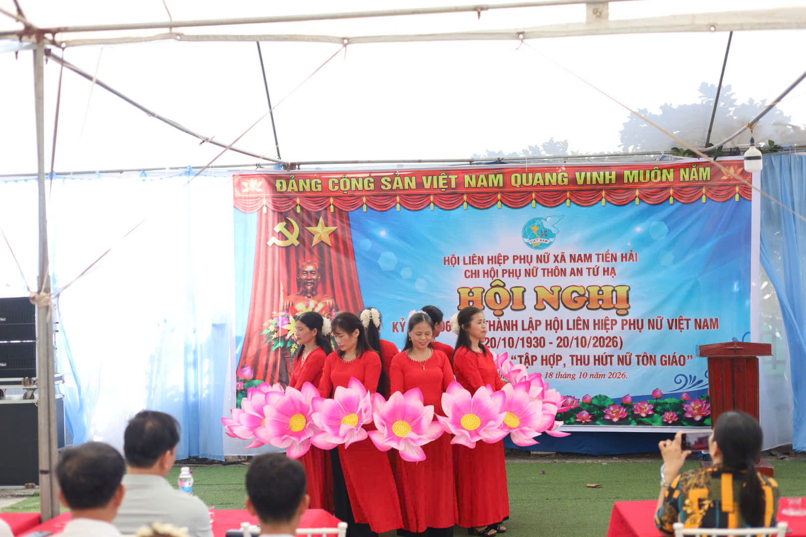  CHI HỘI PHỤ NỮ THÔN AN TỨ HẠ XÃ NAM TIỀN HẢI  DẤU ẤN ĐẬM NÉT TRONG CÔNG TÁC “TẬP HỢP, THU HÚT PHỤ NỮ TÔN GIÁO” VÀ CHÀO MỪNG 96 NĂM NGÀY THÀNH LẬP HỘI LHPN VIỆT NAM