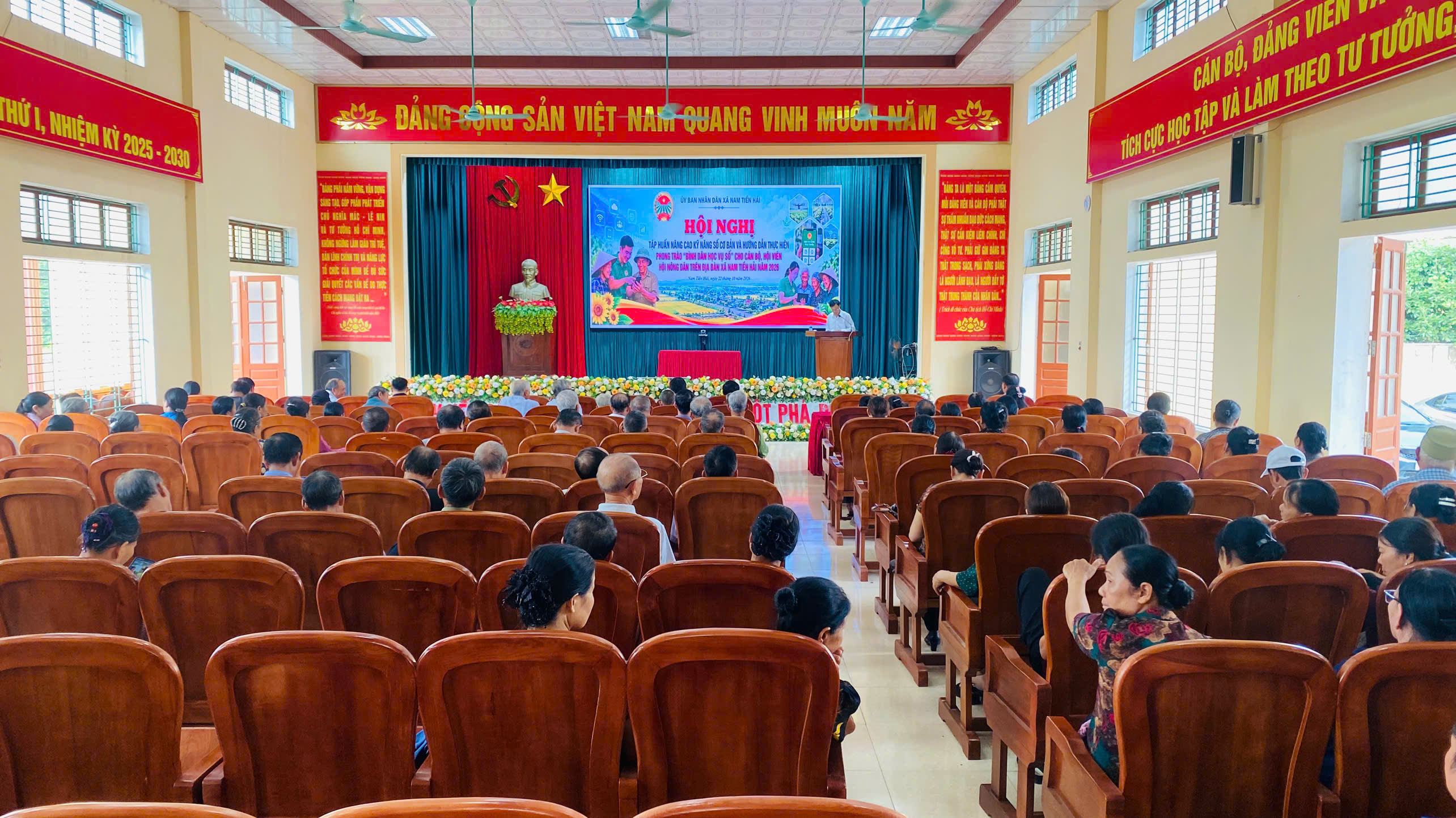 XÃ NAM TIỀN HẢI TỔ CHỨC HỘI NGHỊ TẬP HUẤN KỸ NĂNG SỐ CƠ BẢN VÀ HƯỚNG DẪN THỰC HIỆN PHONG TRÀO "BÌNH DÂN HỌC VỤ SỐ" NĂM 2026 CHO ĐỐI TƯỢNG HỘI VIÊN HỘI NÔNG DÂN TRÊN ĐỊA BÀN